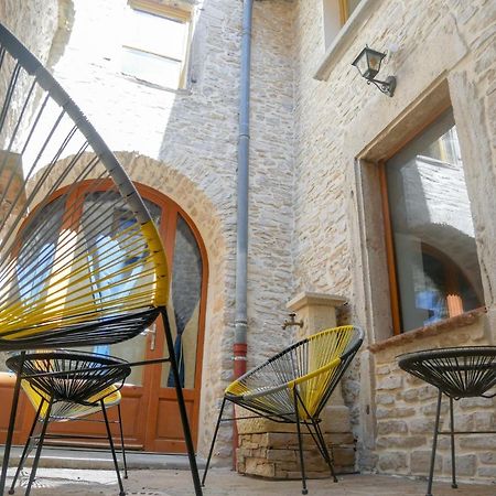 Gite Des Augustins Cremieu Bagian luar foto