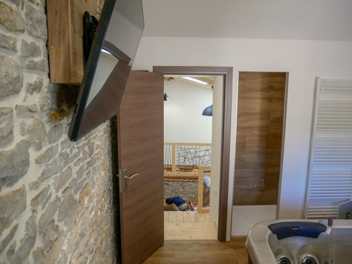 Gite Des Augustins Cremieu Bagian luar foto